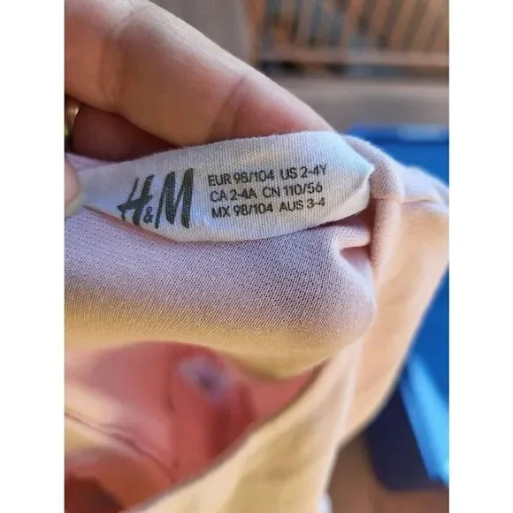 H&M 2-4 y pink  denim dress with flowers&butterflies - Picture 2 of 2